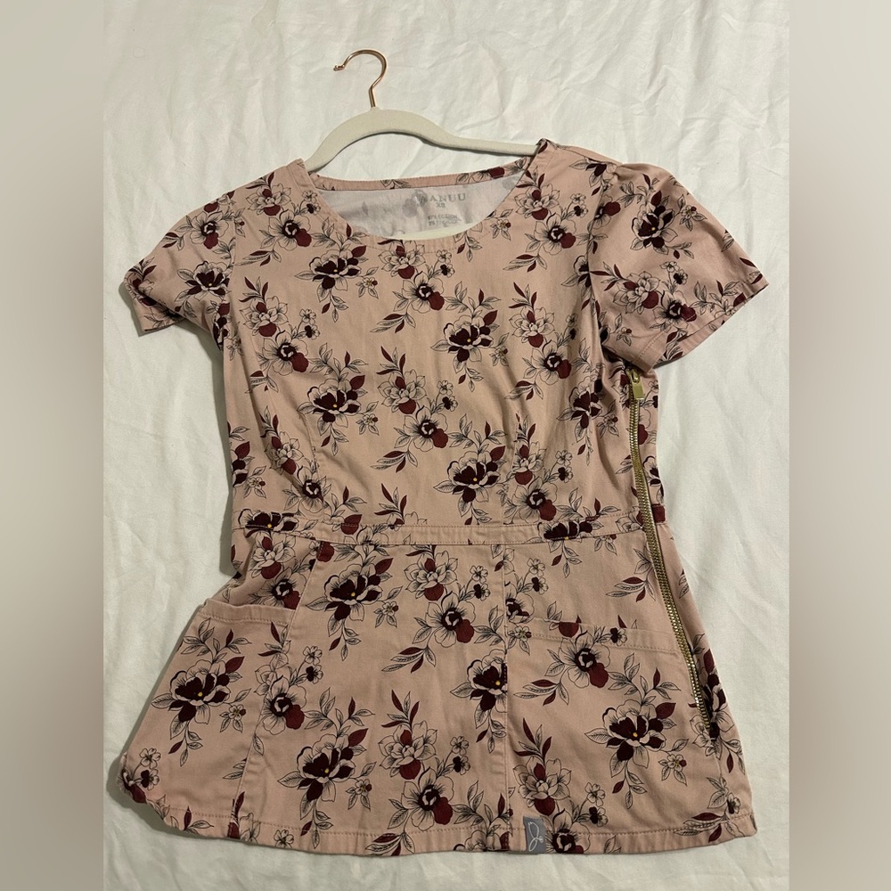 Jaanuu XS Scrub Top